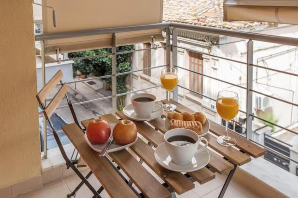 Modern Apartment In The Heart Of The City Athens Exterior photo